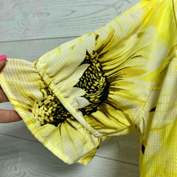 NWT • H&M Women’s Smocked Peasant Crop Top Yellow w/Sunflower Print • Size Large - Picture 6 of 15